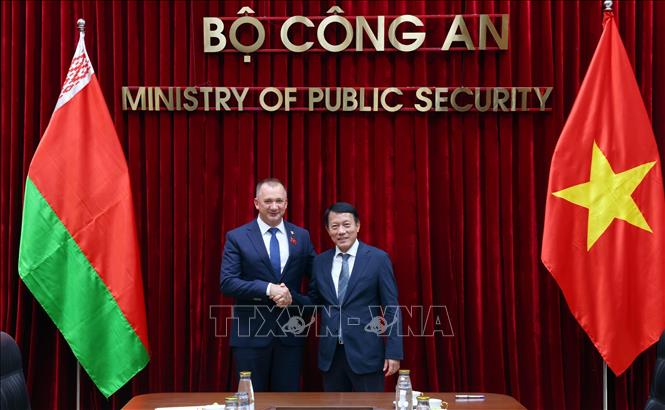 Minister of Public Security, General Luong Tam Quang and Belarusian Minister of Internal Affairs Ivan Vladimirovich Kubrakov. VNA Photo: Phạm Kiên