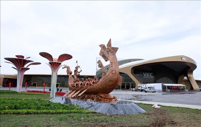 Sảnh chính Trung tâm Triển lãm Việt Nam (Đông Anh, Hà Nội) sẵn sàng cho ngày khánh thành 19/8/2025. Ảnh: Quốc Khánh - TTXVN