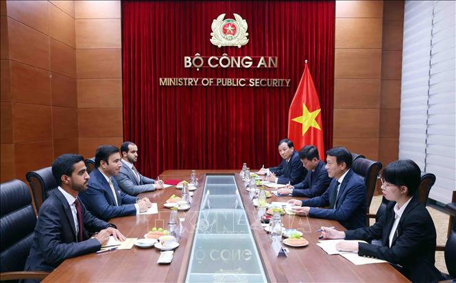 Đại tướng Lương Tam Quang, Bộ trưởng Bộ Công an tiếp Chủ tịch Tổ chức Cảnh sát hình sự quốc tế Ahmed Nasser Al-Raisi. Ảnh: Phạm Kiên - TTXVN