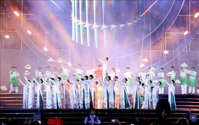 Chương trình nghệ thuật đặc biệt “Tự hào là người Việt Nam”. Ảnh: Phương Hoa - TTXVN