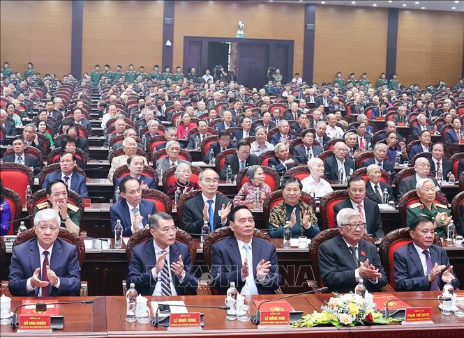 Các đồng chí lãnh đạo, nguyên lãnh đạo Đảng, Nhà nước. tham dự buổi gặp mặt. Ảnh: Thống Nhất - TTXVN
