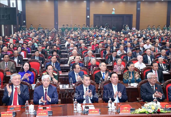 Các đồng chí lãnh đạo, nguyên lãnh đạo Đảng, Nhà nước. tham dự buổi gặp mặt. Ảnh: Thống Nhất - TTXVN