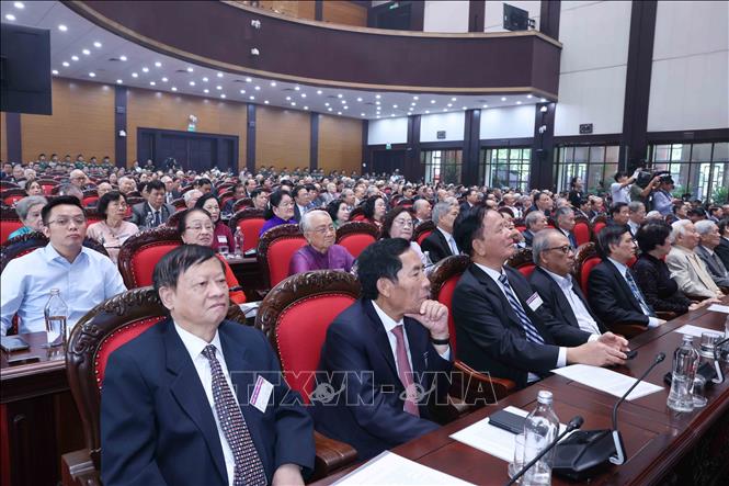  Các đồng chí nguyên lãnh đạo Đảng, Nhà nước dự buổi gặp mặt. Ảnh: Phương Hoa - TTXVN