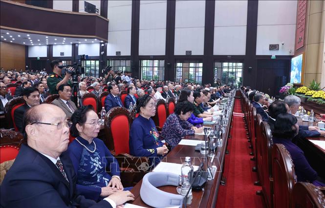  Các đồng chí nguyên lãnh đạo Đảng, Nhà nước dự buổi gặp mặt. Ảnh: Phương Hoa - TTXVN