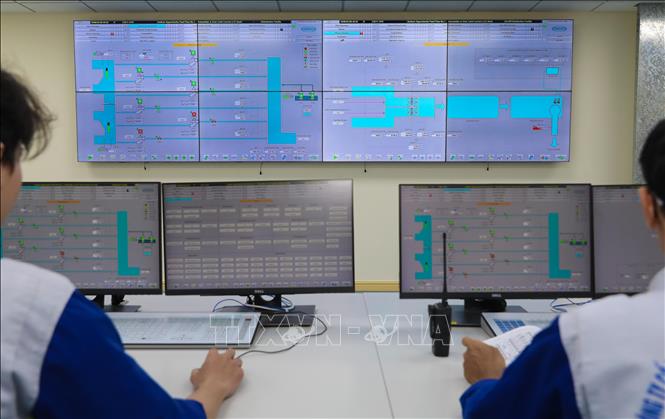 Nước thải trong quá trình xử lý luôn được giám sát chặt chẽ. Ảnh: Thành Phương – TTXVN