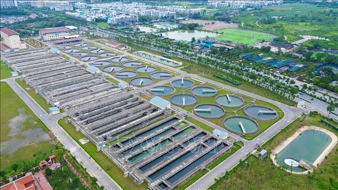 Nhà máy xử lý nước thải Yên Xá với công suất 180.000 m3/Ngày đêm và đang nâng dần lên 270.000m3/ngày đêm. Ảnh: Thành Phương – TTXVN