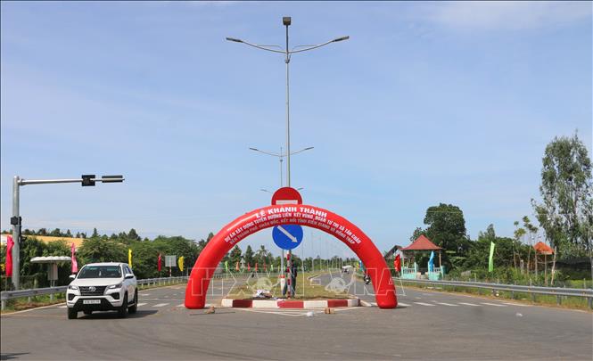 Dự án đường liên kết vùng, đoạn từ phường Tân Châu đến phường Châu Đốc (tỉnh An Giang) kết nối với tỉnh Đồng Tháp có với tổng mức đầu tư 2.131 tỷ đồng. Ảnh: Công Mạo-TTXVN