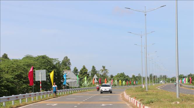 Tuyến chính là đường cấp III đồng bằng có vận tốc thiết kế 80km/h; riêng đoạn cầu Châu Đốc vận tốc thiết kế 60km/h. Ảnh: Công Mạo-TTXVN