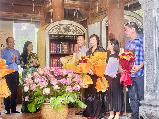 The reading-culture space of Hanoi’s iconic Van Mieu-Quoc Tu Giam is inaugurated at nearby Van Lake on August 18 to mark the 80th anniversary of the country’s August Revolution and National Day. VNA Photo: Tuyết Mai