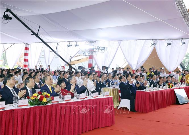 Tổng Bí thư Tô Lâm, Thủ tướng Phạm Minh Chính dự và chủ trì tại điểm cầu Trung tâm Triển lãm Việt Nam. Ảnh: Thống Nhất - TTXVN