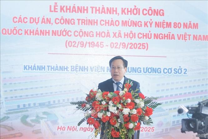 Thứ trưởng Bộ Y tế Lê Đức Luận phát biểu. Ảnh: Minh Quyết - TTXVN