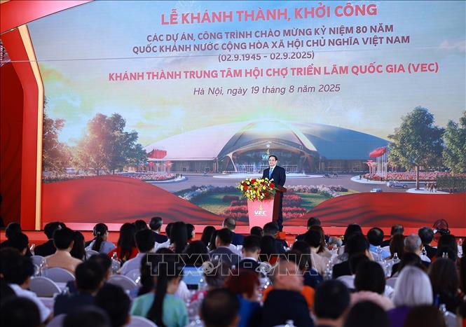 Thủ tướng Phạm Minh Chính phát biểu tại Lễ khởi công, khánh thành 250 dự án, công trình trên 34 tỉnh, thành phố trên cả nước. Ảnh: Dương Giang-TTXVN 