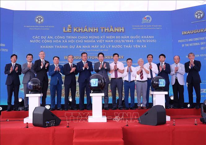 Các đại biểu tại buổi lễ. Ảnh: Thành Phương – TTXVN