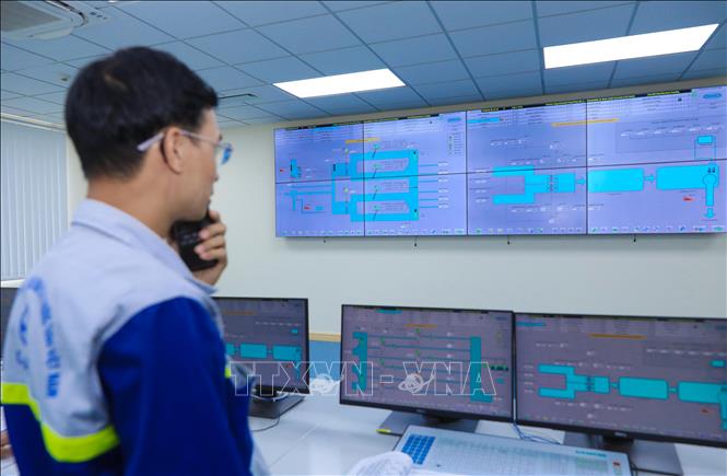 Nước thải trong quá trình xử lý luôn được giám sát chặt chẽ. Ảnh: Thành Phương – TTXVN