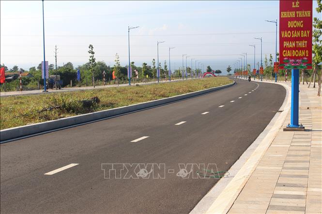 Công trình đường vào sân bay Phan Thiết được đầu tư gần 118 tỷ đồng. Ảnh: Hồng Hiếu - TTXVN