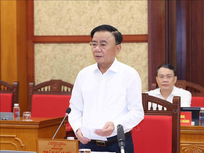 Đồng chí Trần Cẩm Tú, Uỷ viên Bộ Chính trị, Thường trực Ban Bí thư chủ trì buổi làm việc. Ảnh: Phương Hoa - TTXVN