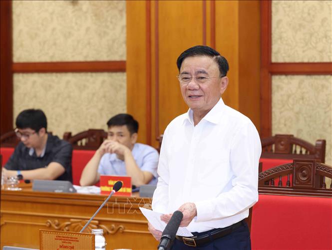 Đồng chí Trần Cẩm Tú, Uỷ viên Bộ Chính trị, Thường trực Ban Bí thư chủ trì buổi làm việc. Ảnh: Phương Hoa - TTXVN