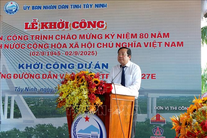 Phó Chủ tịch UBND tỉnh Tây Ninh, ông Nguyễn Minh Lâm phát biểu tại buổi lễ. Ảnh: Đức Hạnh - TTXVN