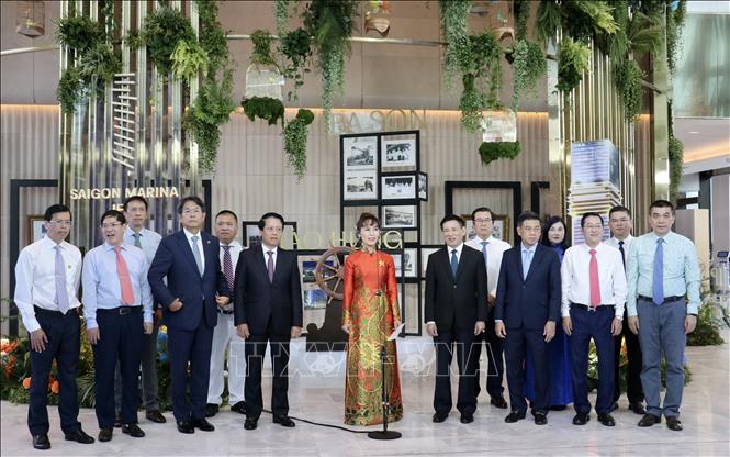 Nguyen Thi Phuong Thao, standing Vice Chairwoman of HDBank and representative of the project’s investor, speaks at the ceremony. VNA Photo: Hứa Chung