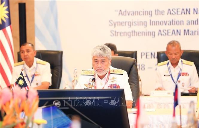 Đô đốc Datuk Zulhelmy Ithnain, Tư lệnh Hải quân Malaysia chủ trì hội nghị. Ảnh: Viên Luyến – Phóng viên TTXVN tại Malaysia
