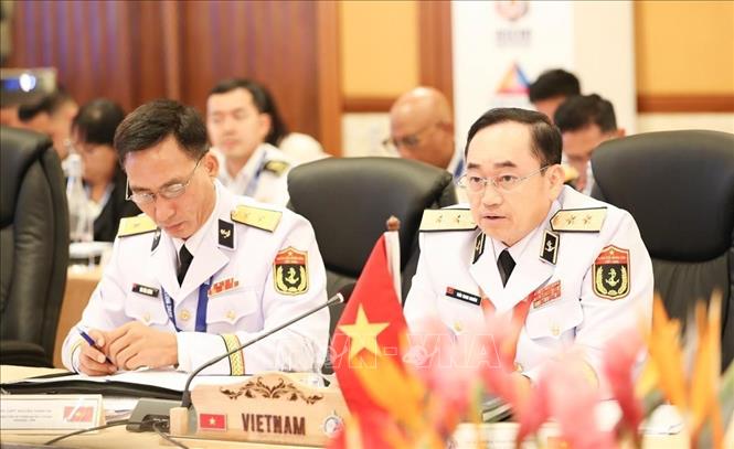 Phó Đô đốc Trần Thanh Nghiêm, Tư lệnh Hải quân nhân dân Việt Nam phát biểu tại hội nghị. Ảnh: Viên Luyến – Phóng viên TTXVN tại Malaysia
