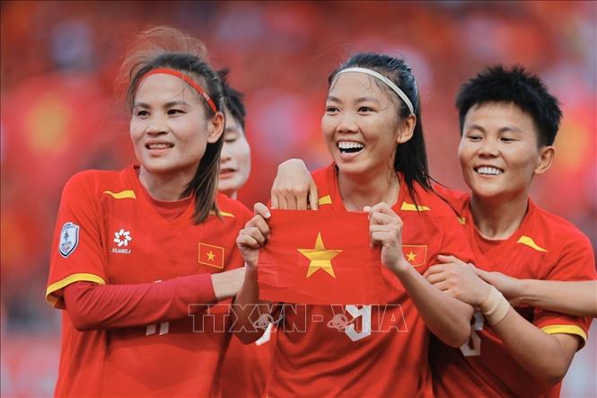 Đội trưởng Huỳnh Như (số 9) ghi bàn thắng nâng tỷ số lên 2-0 cho đội tuyển nữ Việt Nam. Ảnh: Minh Quyết - TTXVN