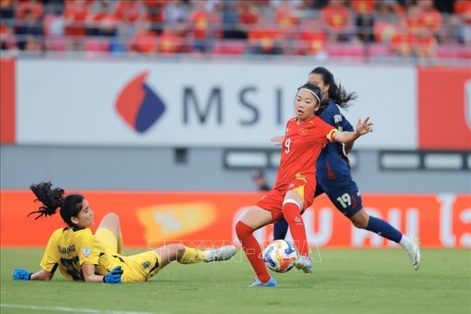 Đội trưởng Huỳnh Như (số 9) ghi bàn thắng nâng tỷ số lên 2-0 cho đội tuyển nữ Việt Nam. Ảnh: Minh Quyết - TTXVN