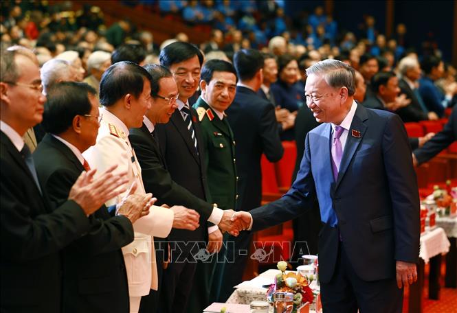 Tổng Bí thư Tô Lâm với các đại biểu dự Lễ kỷ niệm 80 năm thành lập Chính phủ. Ảnh: Dương Giang-TTXVN
