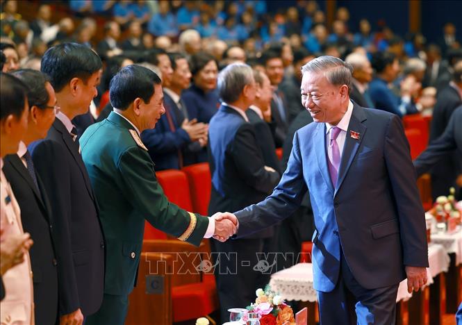 Tổng Bí thư Tô Lâm với các đại biểu dự Lễ kỷ niệm 80 năm thành lập Chính phủ. Ảnh: Dương Giang-TTXVN
