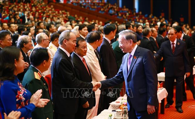 Tổng Bí thư Tô Lâm với các đại biểu dự Lễ kỷ niệm 80 năm thành lập Chính phủ. Ảnh: Dương Giang-TTXVN
