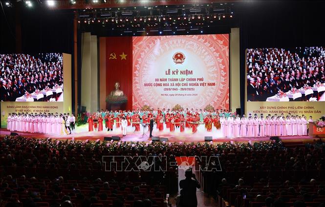 Chương trình nghệ thuật chào mừng Lễ kỷ niệm 80 năm thành lập Chính phủ. Ảnh: Dương Giang-TTXVN
