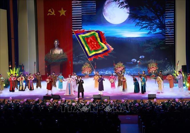 Chương trình nghệ thuật chào mừng Lễ kỷ niệm 80 năm thành lập Chính phủ. Ảnh: Dương Giang-TTXVN
