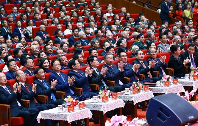 Tổng Bí thư Tô Lâm cùng các đồng chí lãnh đạo, nguyên lãnh đạo Đảng, Nhà nước và các đại biểu tham dự Lễ kỷ niệm 80 năm thành lập Chính phủ. Ảnh: Dương Giang-TTXVN
