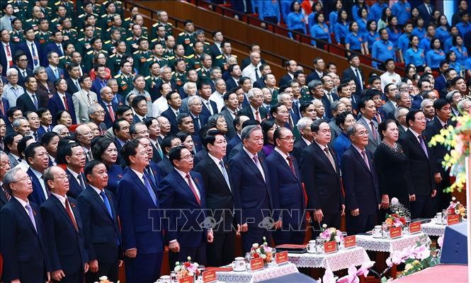 Tổng Bí thư Tô Lâm cùng các đồng chí lãnh đạo, nguyên lãnh đạo Đảng, Nhà nước và các đại biểu tham dự Lễ kỷ niệm 80 năm thành lập Chính phủ. Ảnh: Dương Giang-TTXVN
