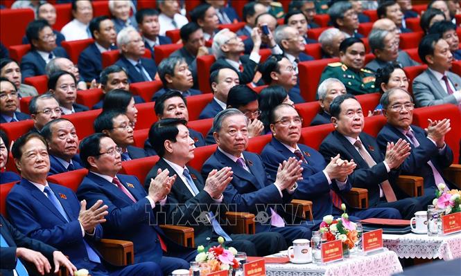 Tổng Bí thư Tô Lâm cùng các đồng chí lãnh đạo, nguyên lãnh đạo Đảng, Nhà nước và các đại biểu tham dự Lễ kỷ niệm 80 năm thành lập Chính phủ. Ảnh: Dương Giang-TTXVN