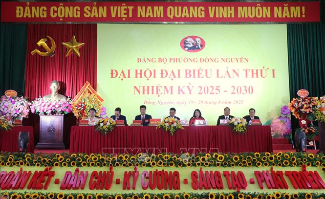 Đoàn Chủ tịch điều hành Đại hội. Ảnh: Thanh Thương - TTXVN