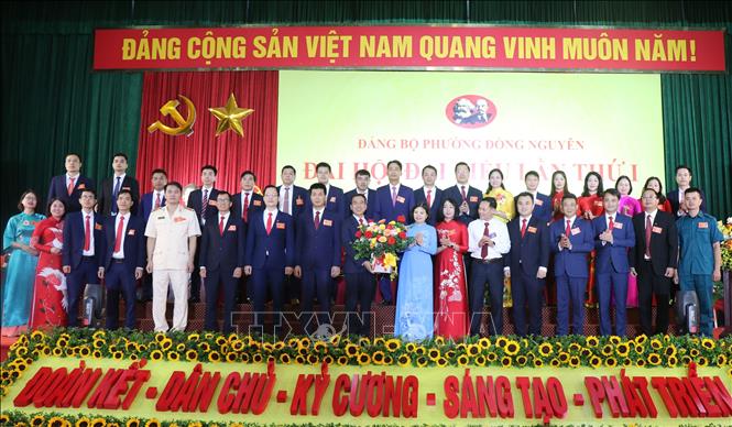 Ban Chấp hàng Đảng bộ phường Đồng Nguyên, nhiệm kỳ 2025-2030 ra mắt tại Đại hội. Ảnh: Thanh Thương - TTXVN