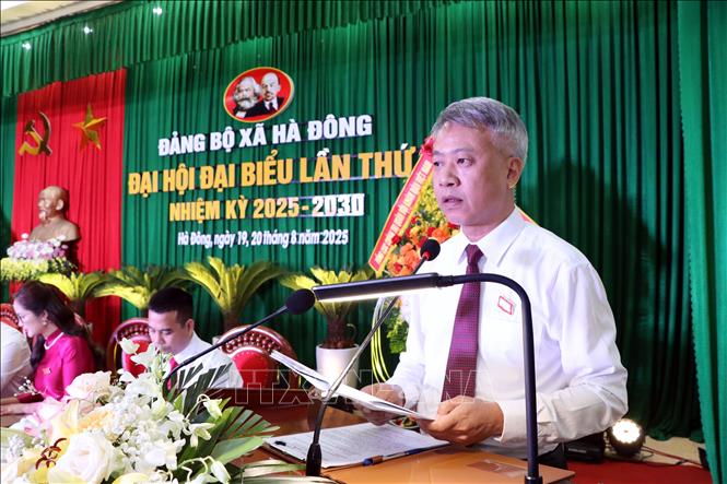 Bí thư Đảng ủy xã Hà Đông Vũ Đức Hạnh phát biểu khai mạc Đại hội. Ảnh: Mạnh Tú - TTXVN