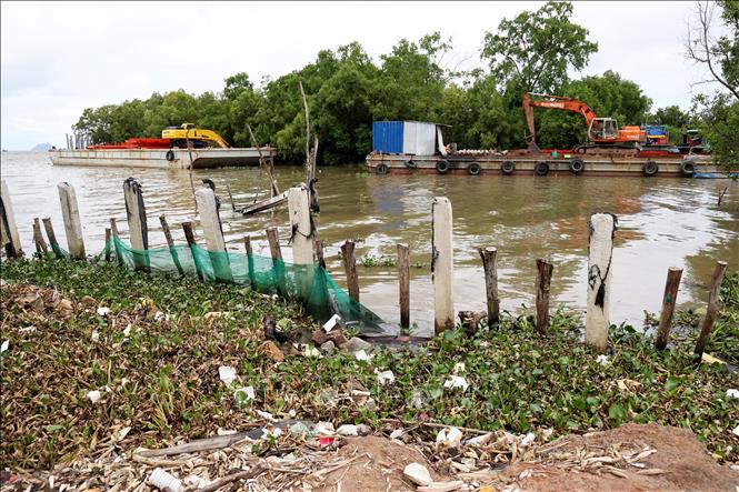Khu vực sạt lở biển Tây thuộc ấp Bình Hòa, xã Bình Giang, tỉnh An Giang. Ảnh: Hồng Đạt - TTXVN