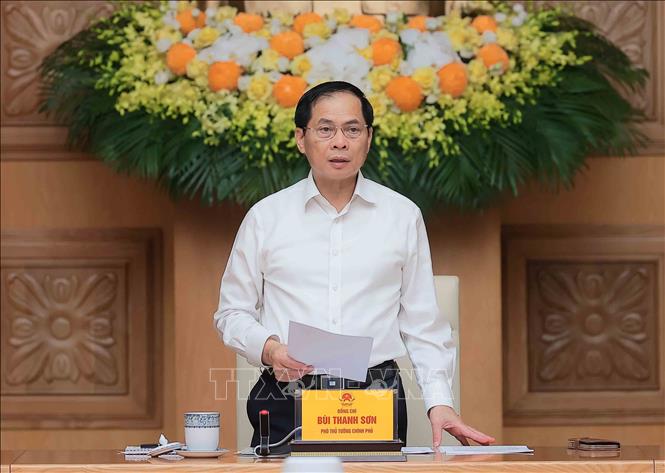 Phó Thủ tướng, Bộ trưởng Bộ Ngoại giao Bùi Thanh Sơn, Chủ tịch Ủy ban Quốc gia APEC 2027 phát biểu. Ảnh: An Đăng - TTXVN