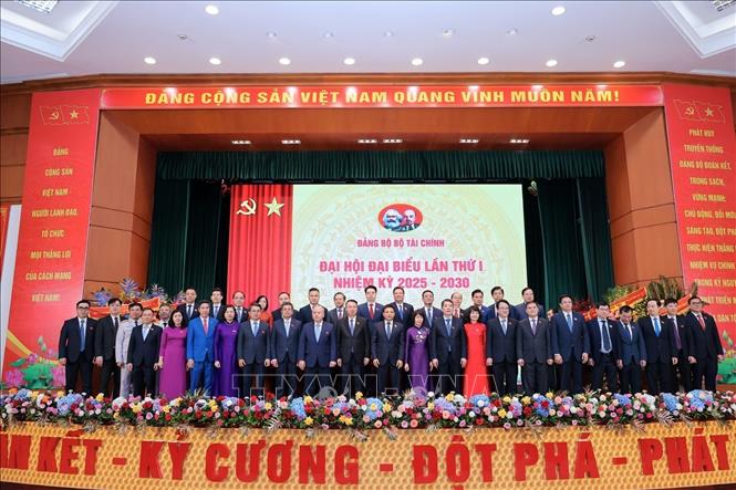 Ban Chấp hành Đảng bộ Bộ Tài chính nhiệm kỳ 2025-2030 ra mắt Đại hội. Ảnh: Phạm Hậu-TTXVN