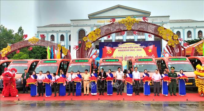 Quang cảnh lễ khai trương 4 tuyến xe buýt Bạc Liêu không trợ giá kết nối liên tỉnh và liên xã, phường tỉnh Cà Mau. Ảnh: Tuấn Kiệt – TTXVN.