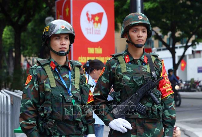 Lực lượng Quân đội được triển khai chốt chặn tại nhiều tuyến phố đảm bảo An ninh trật tự, an toàn giao thông cho Lễ tổng hợp luyện lần 1. Ảnh: Phạm Kiên - TTXVN