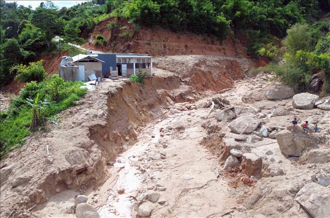 Trận lũ ống, lũ quét xảy ra trên địa bàn xã Huổi Một vào cuối tháng 7/2025 khiến giao thông chi cắt, nhiều bản bị cô lập, nhà cửa, hoa màu của nhân dân bị thiệt hại nặng nề, nhiều hộ phải di dời khẩn cấp. Ảnh: Quang Quyết - TTXVN