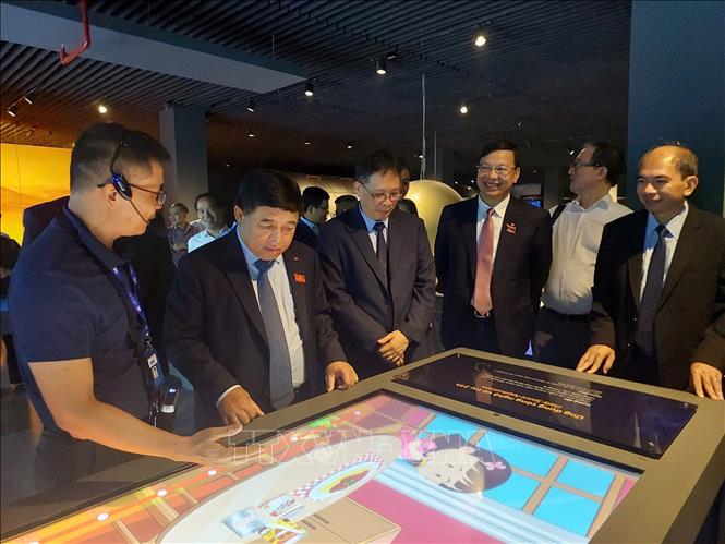 Deputy Prime Minister Nguyen Chi Dung visits the museum's exhibition spaces. VNA Photo: Quyết Chiến 