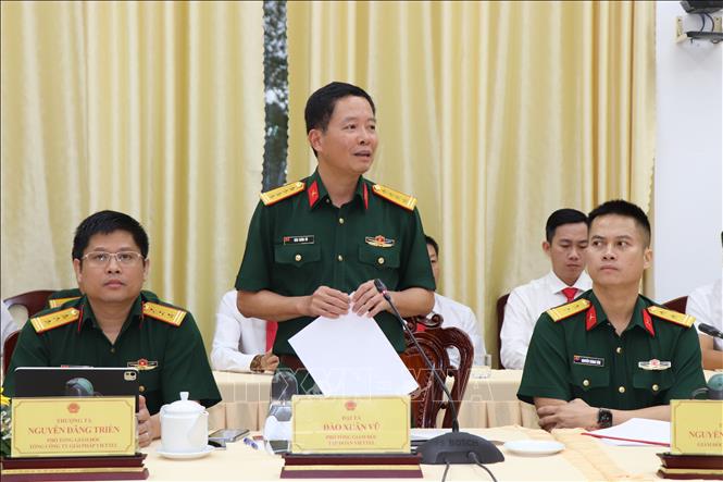 Đại tá Đào Xuân Vũ, Phó Tổng giám đốc Tập đoàn Công nghiệp - Viễn thông Quân đội thông tin về một số nội dung hợp tác. Ảnh: Thu Hiền - TTXVN
