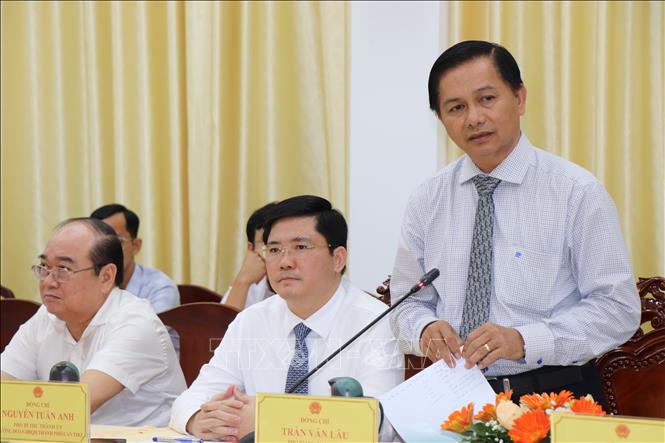Ông Trần Văn Lâu, Chủ tịch UBND thành phố Cần Thơ phát biểu tại lễ ký kết. Ảnh: Thu Hiền - TTXVN