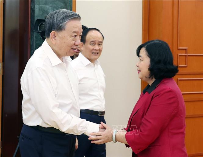 Tổng Bí thư Tô Lâm với Bí thư Thành ủy Hà Nội Bùi Thị Minh Hoài. Ảnh: Thống Nhất – TTXVN