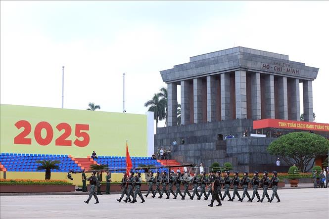 Khối chiến sĩ Cảnh sát đặc nhiệm tập luyện trước giờ hợp luyện tại Quảng trường Ba Đình. Ảnh: Tuấn Anh - TTXVN