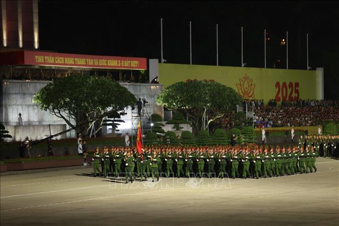 Khối lực lượng cảnh sát tham gia Tổng hợp luyện diễu binh, diễu hành lần thứ nhất của sự kiện A80. Ảnh: TTXVN